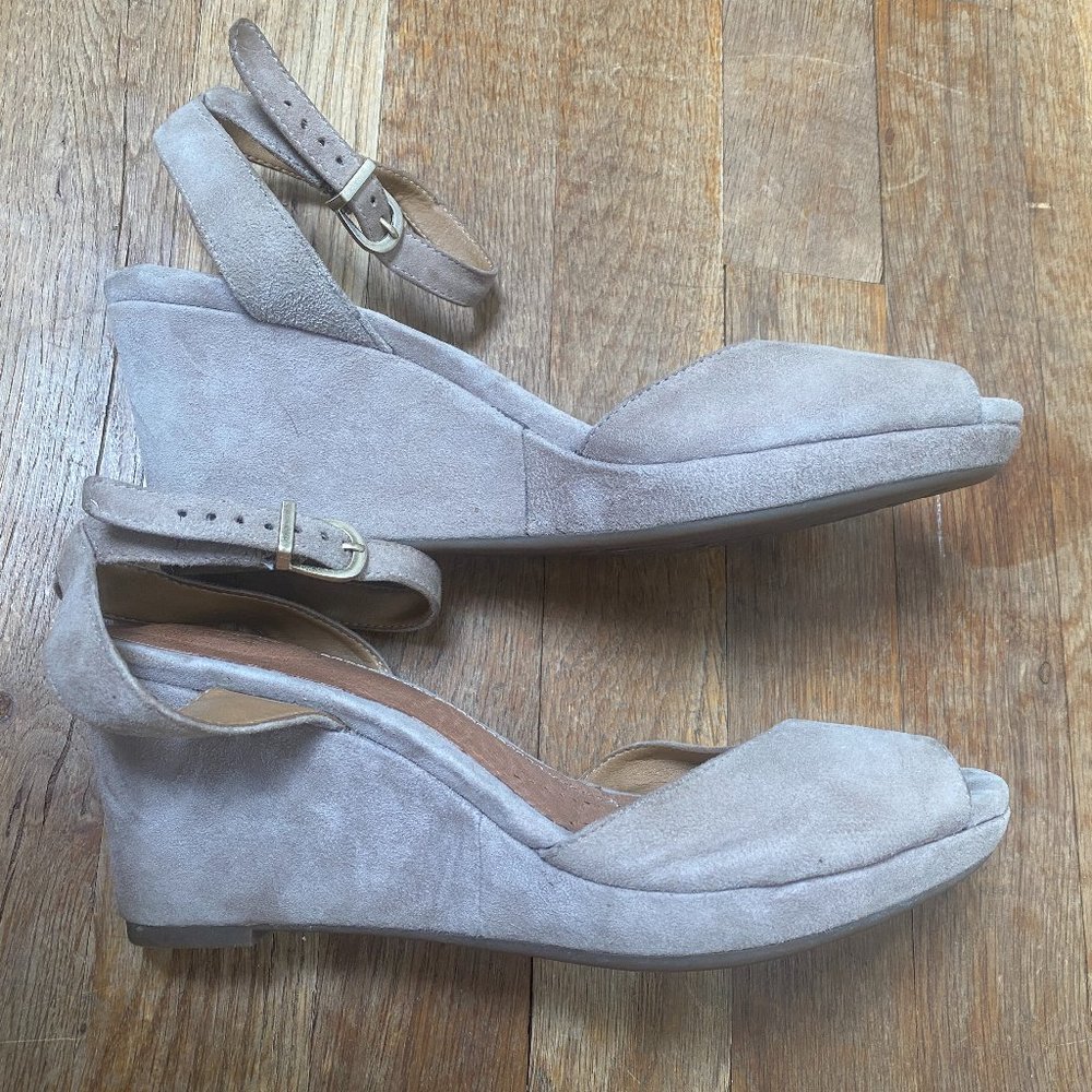 Clarks artisan Suede Wedge Sandal